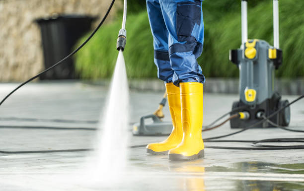 Best Deck Cleaning Services  in Lakehills, TX